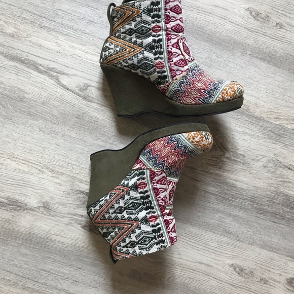 2XHOST PICK Bazarte Embroidered Platform Ankle Boots No Sz Listed I'm a Size 7.5 - Picture 2 of 11
